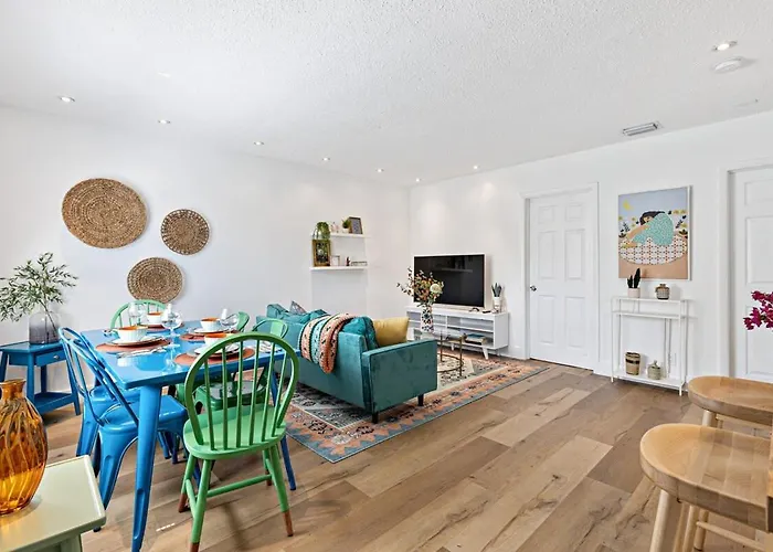 Stylish 2 Bedroom Condo - Close To Riverwalk